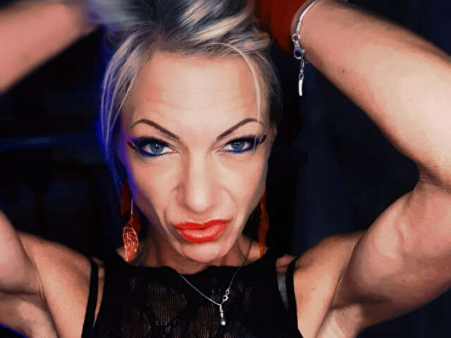 TROPHYMILF free sexy photo