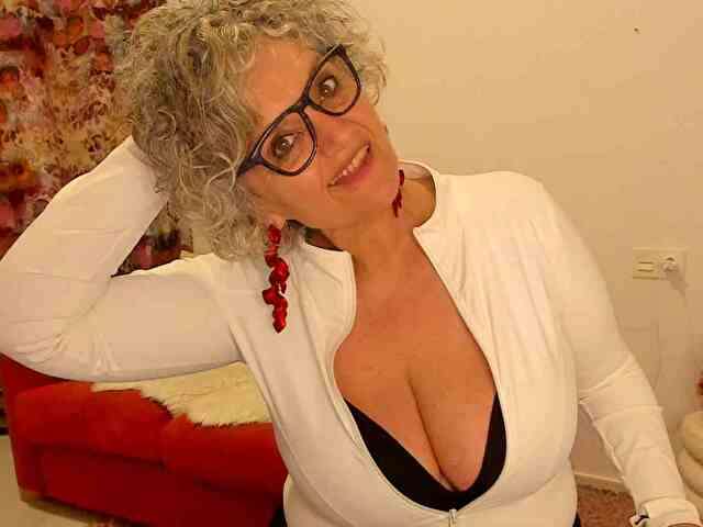 MILFHANNE free sexy photo