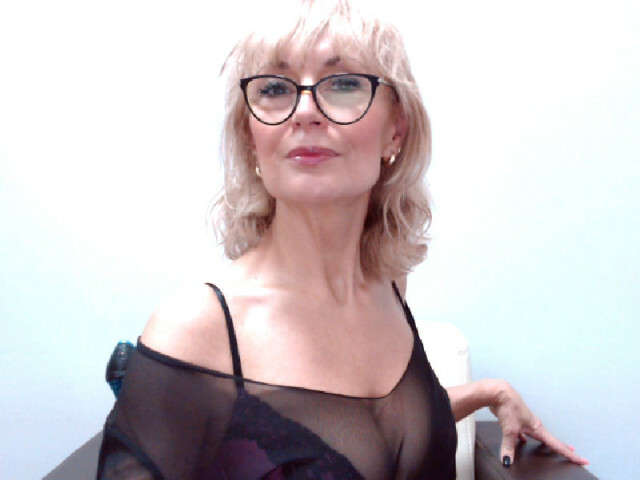 ISELINELLE free sexy photo