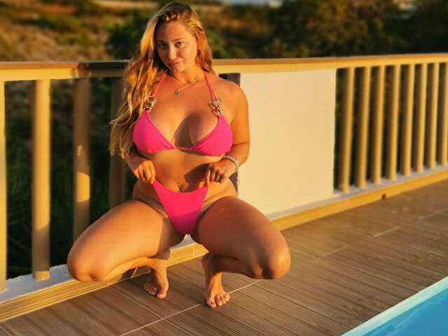 NADIALOGAN free sexy photo
