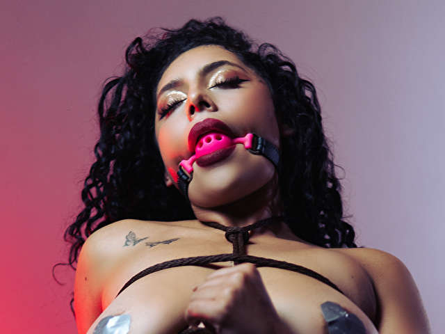 ALEXAADAMS free hard sexy photo