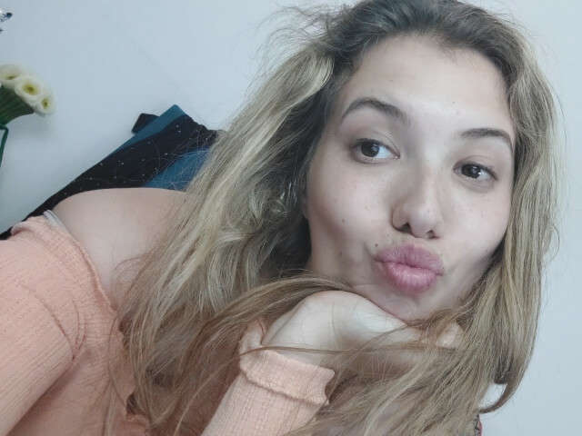 EMILYRAE free sexy photo