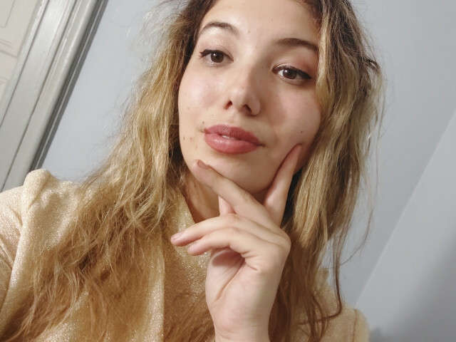EMILYRAE free sexy photo