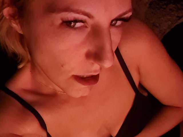 MELISSAKAROL free sexy photo