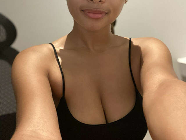 ONEFEMALE free sexy photo