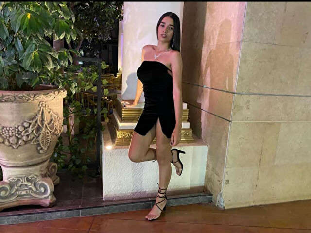 CAROLINECOSE free hard sexy photo