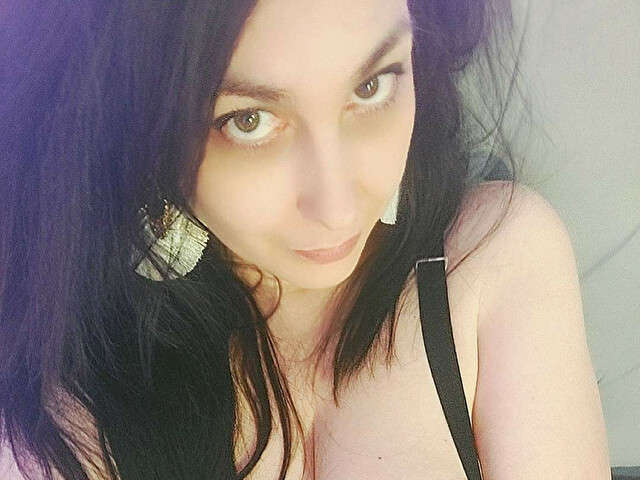 SULTRYMILF free sexy photo