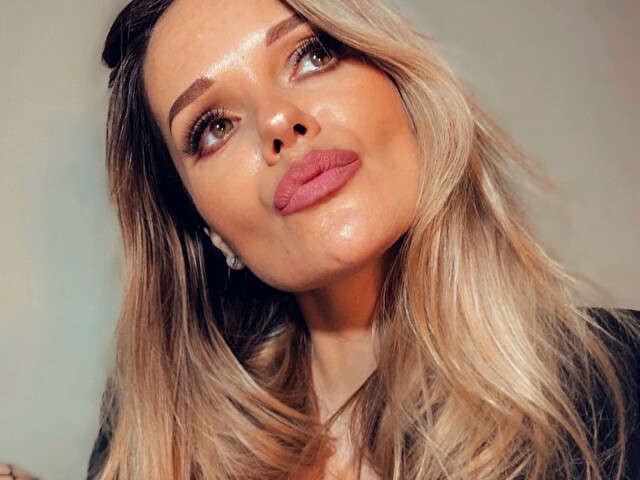 SQUIRTJULIA free sexy photo