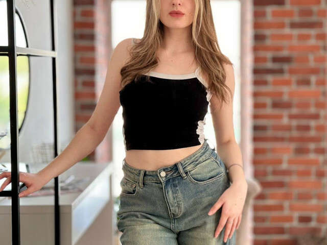 CRISTALNUTTY free sexy photo