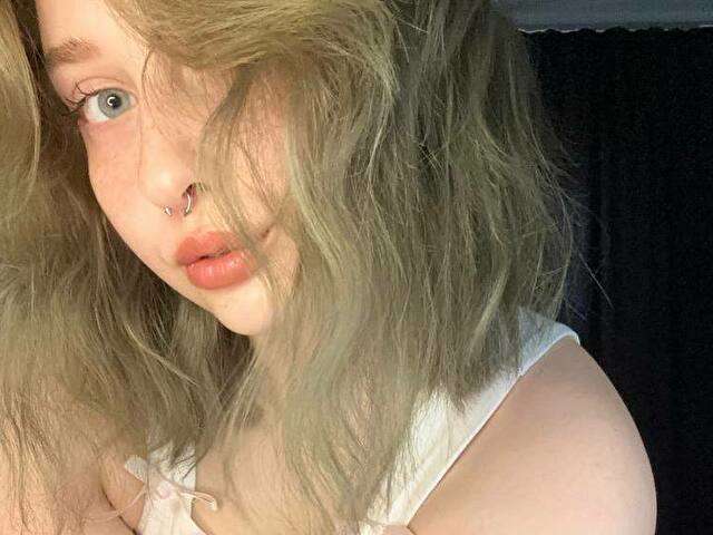 LUXURYCUTIE free sexy photo