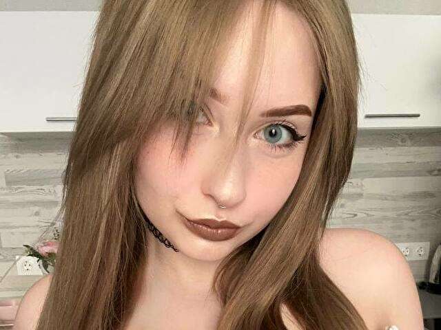 LUXURYCUTIE free sexy photo