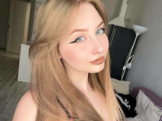 LUXURYCUTIE free sexy photo