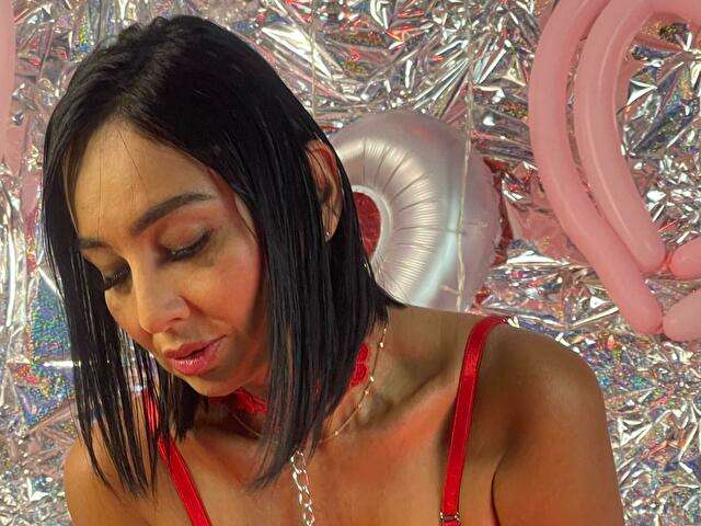 ALMAAA free sexy photo