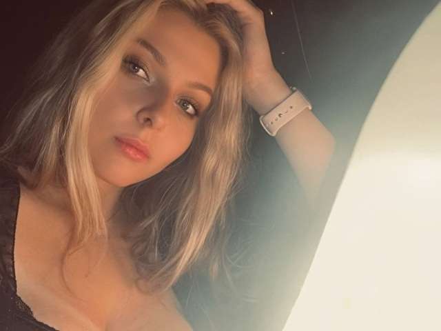 BRITNEYGLOW free sexy photo