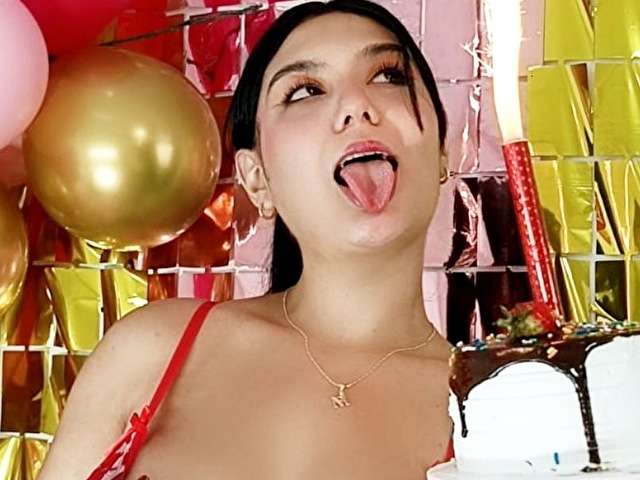 QUEENVANES free sexy photo