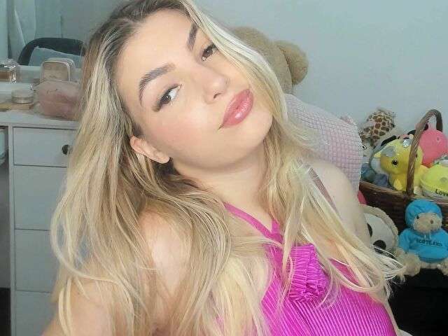 CAROLIEEN99 free sexy photo