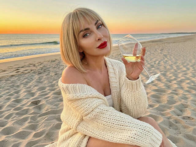 CHARMINGLADY free sexy photo
