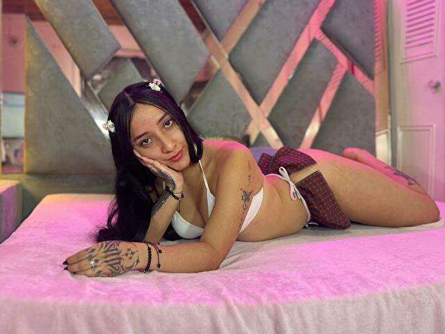 EMMATEYLOR1 free sexy photo