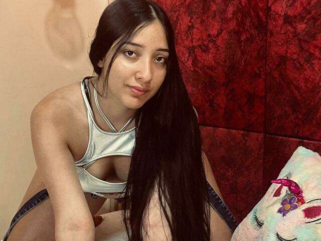 EMMATEYLOR1 free sexy photo