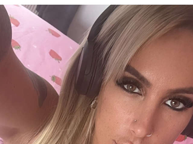 ISOBELLINGAL free sexy photo