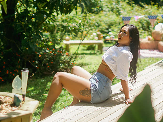 LUCIANAA1 free sexy photo