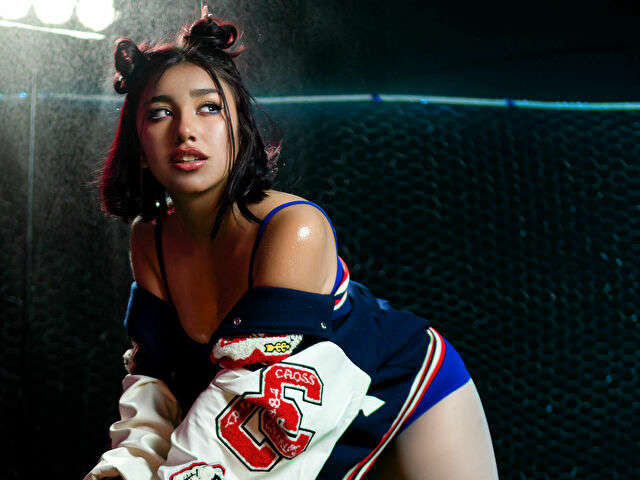 SOPHIEVV1 free sexy photo