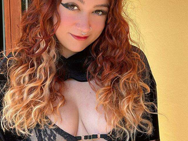 SUZANNE22 free sexy photo