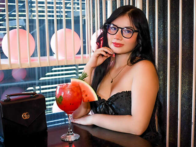 MIAWAYNE free sexy photo