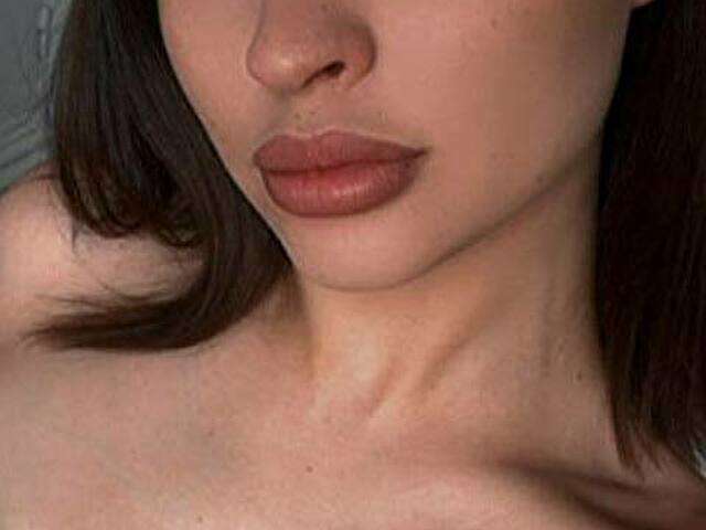 VIVIENNBLOOM free sexy photo