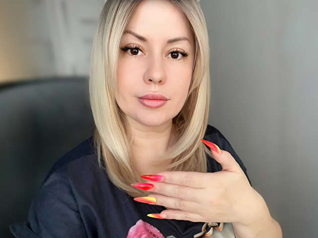 CRYSTALLEYES free sexy photo
