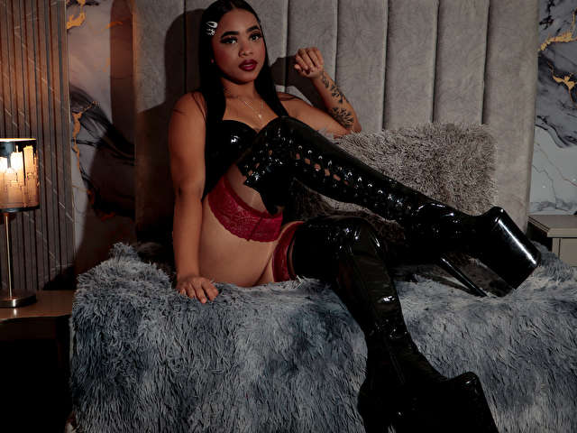 KARLABELUCCI free sexy photo