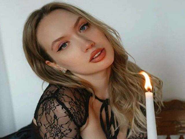 NICOLE4 free sexy photo