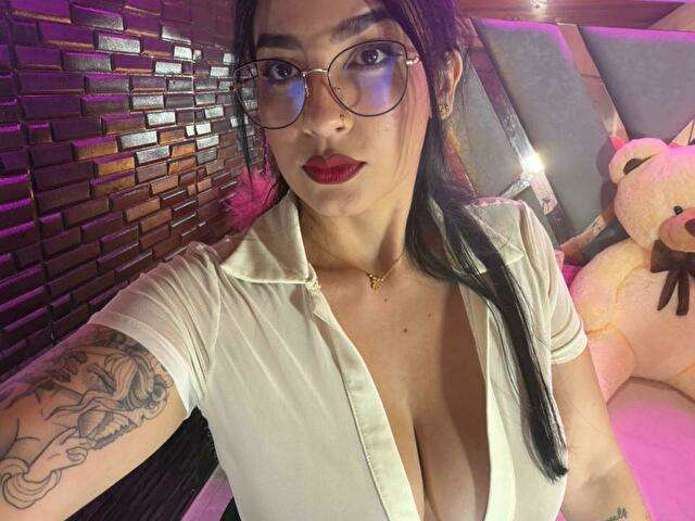 SCARLETREYES free sexy photo
