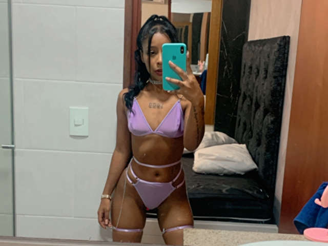 EMIILYKAY free sexy photo