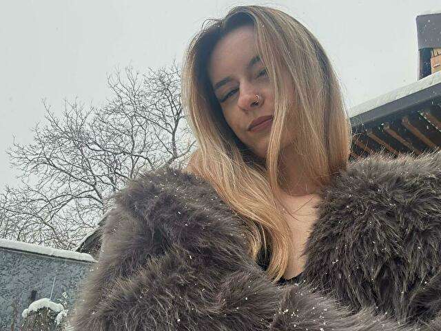 ROXANNEJOY free sexy photo