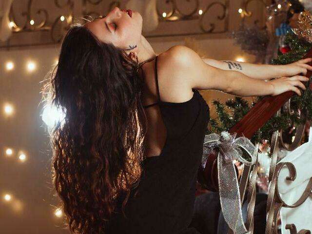 LOLAMUSTAINE free sexy photo
