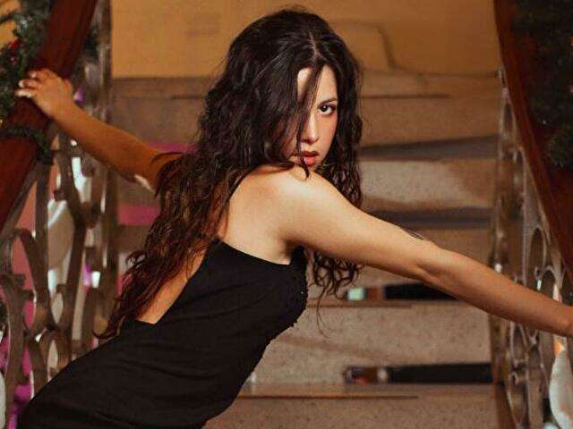 LOLAMUSTAINE free sexy photo