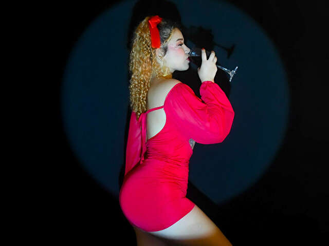 DAPHNELOVE free sexy photo