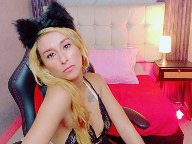 CHARLOTTPAET free sexy photo