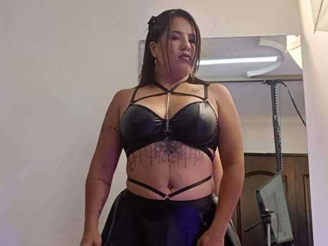CHARLOTYENZO free sexy photo