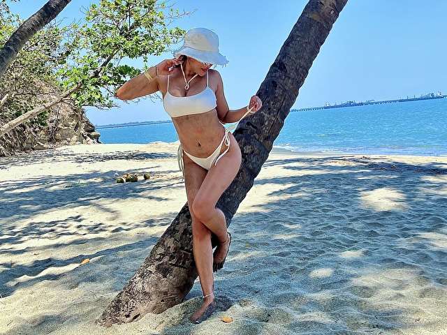 ADHARAGIL free sexy photo