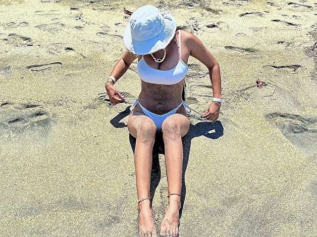 ADHARAGIL free sexy photo