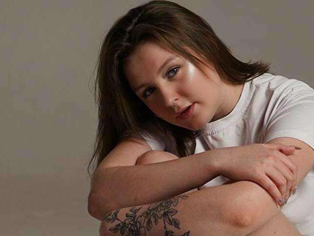LAURACOLLINS free sexy photo