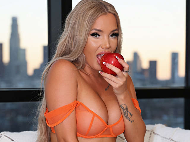 BLOSSOMBIA free sexy photo