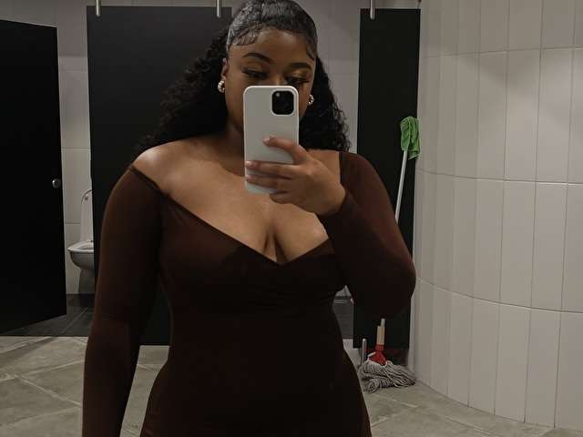 BUSTYLEXII free sexy photo