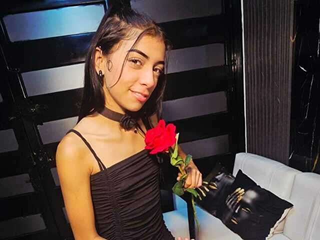 DANIELALOPEZ free sexy photo