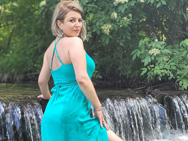ELECTRIKSMIL free sexy photo