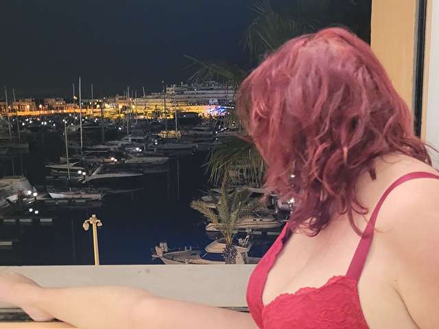 NIKKIHOLLAND free sexy photo